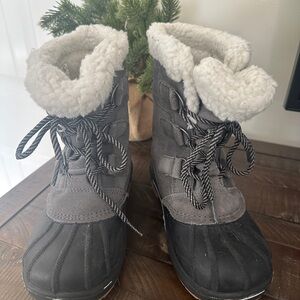 Cat & Jack Kids Winter Boots with White Fur Lining Size 1